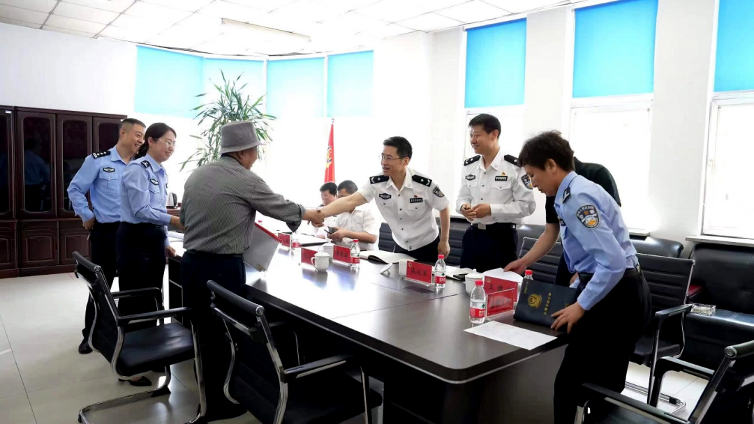 全市公安机关开展“公安局长接待日”和“三级多警”联动接访活动