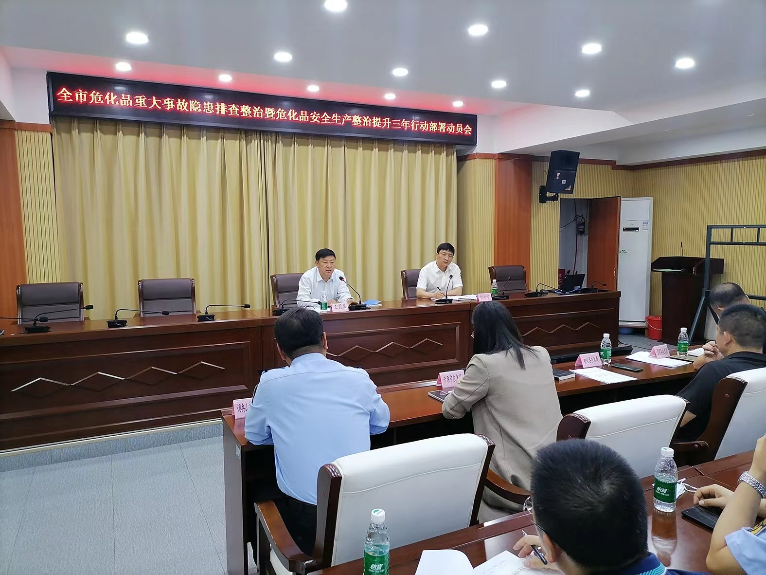 市应急局部署全市危化品、烟花爆竹领域重大事故隐患专项排查整治工作